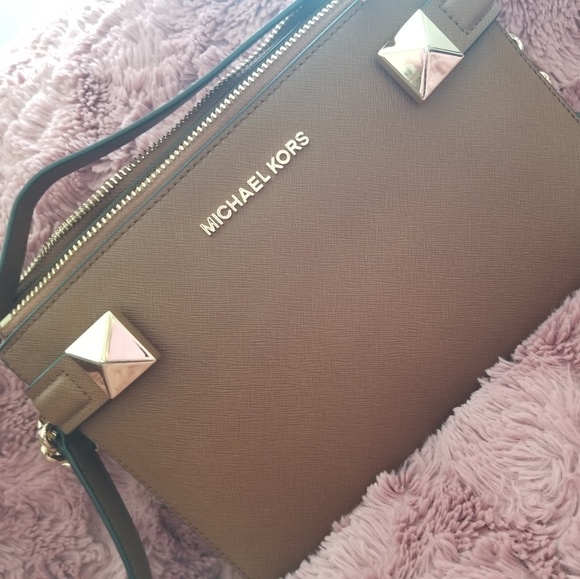 Michael Kors Handbags - Michael Kors Crossbody bag